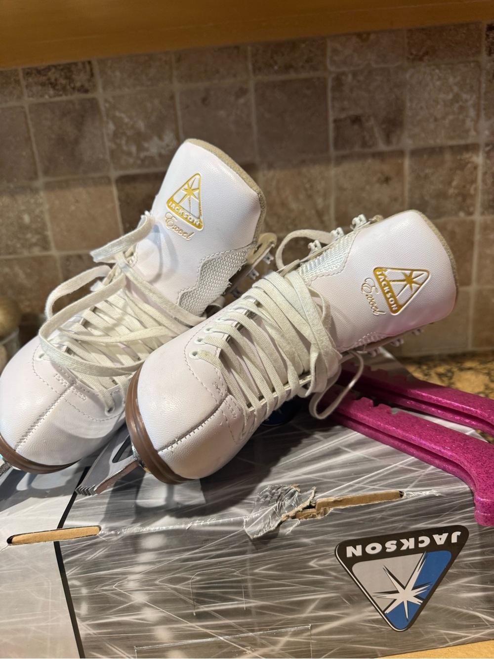 Liked new JACKSON Excel White Figure Skates size 3 with free Blade Guards